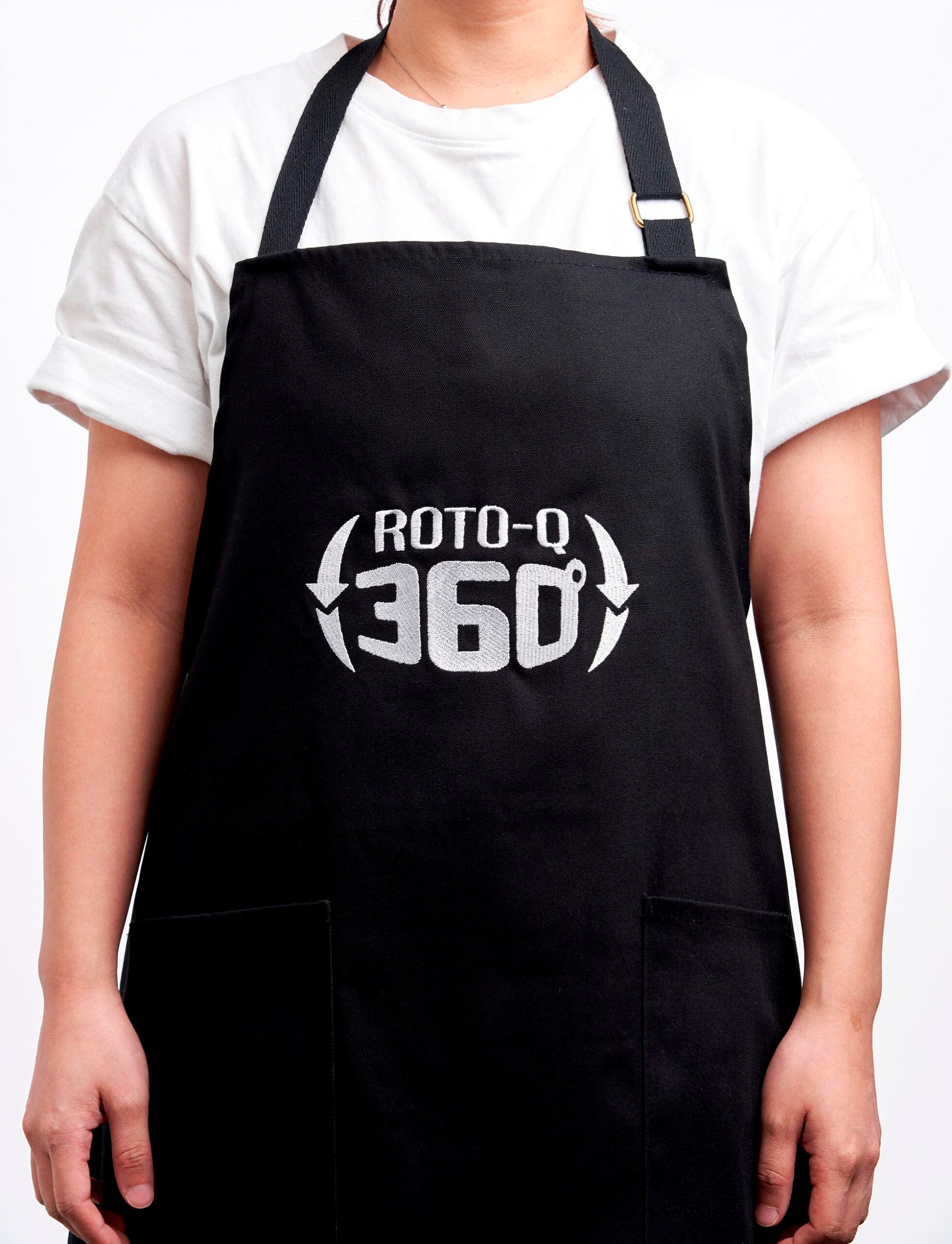 ROTO-Q 360 Chef Apron worn over a white t-shirt.